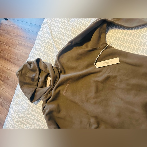 Essentials hoodie relaxed size Medium - Picture 2 of 3